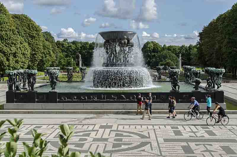 60 - Noruega - Oslo - parque Vigeland - La Fuente